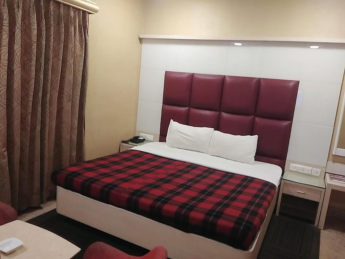 Hotel Manoranjan Inn Лакнау Екстериор снимка